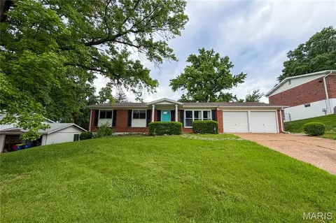 12220 Tempo Dr, Saint Louis, MO 63146