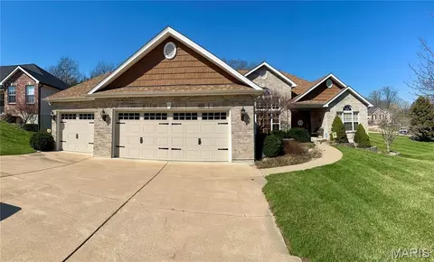 9727 Round Table Ct, Hillsboro, MO 63050