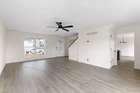 Living - 4936 Knotty Alder Dr, Imperial, MO 63052 photo 2 of 4