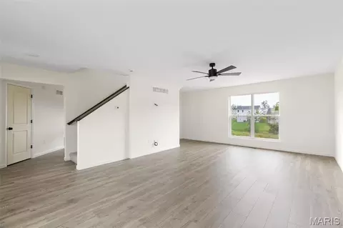 Living - 4936 Knotty Alder Dr, Imperial, MO 63052 photo 3 of 4