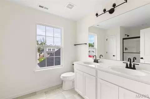Bath - 4936 Knotty Alder Dr, Imperial, MO 63052 photo 3 of 4