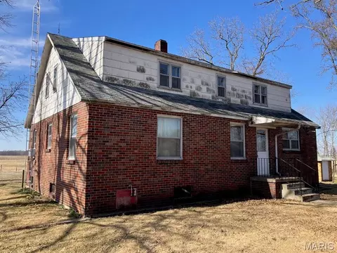 15420 Diamond Springs Rd, Sandoval, IL 62882