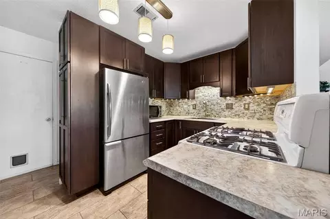 Kitchen - 1306 Tahoe Valley Ct, Ballwin, MO 63021 photo 2 of 2