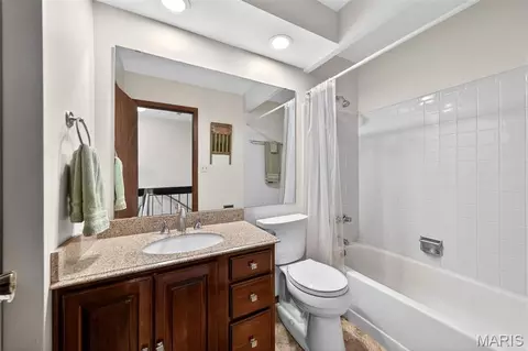 Bath - 1306 Tahoe Valley Ct, Ballwin, MO 63021 photo 2 of 3