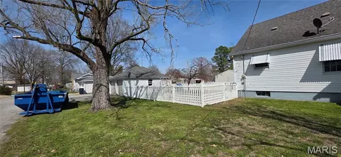 Exterior - 901 E Main St, Steeleville, IL 62288 photo 4 of 11