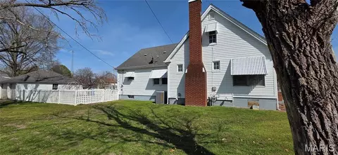 Exterior - 901 E Main St, Steeleville, IL 62288 photo 3 of 11