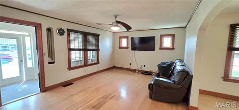 Living - 901 E Main St, Steeleville, IL 62288 photo 2 of 2