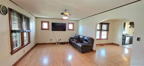 Living - 901 E Main St, Steeleville, IL 62288 photo 1 of 2