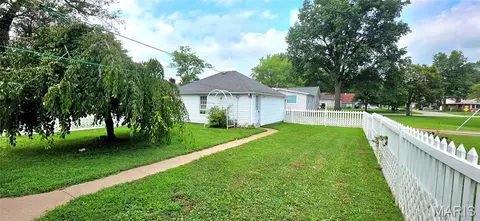 Exterior - 901 E Main St, Steeleville, IL 62288 photo 6 of 10