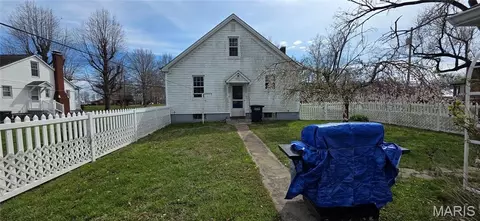Exterior - 901 E Main St, Steeleville, IL 62288 photo 6 of 11