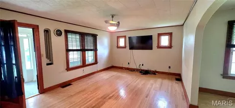 Living - 901 E Main St, Steeleville, IL 62288 photo 3 of 3