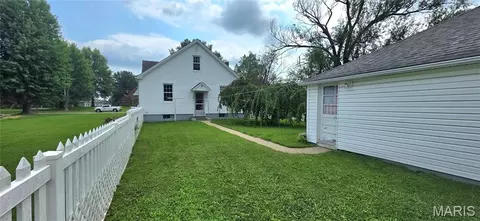 Exterior - 901 E Main St, Steeleville, IL 62288 photo 7 of 10