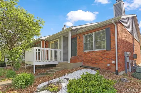 300 Pine Lake Rd #9, Collinsville, IL 62234