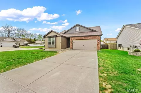 690 Glen Eagle Dr, Troy, MO 63379