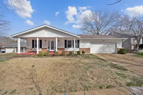 215 Straightoak Ct, Ballwin, MO 63021