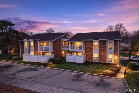 530 Nirk Ave #F, Saint Louis, MO 63122