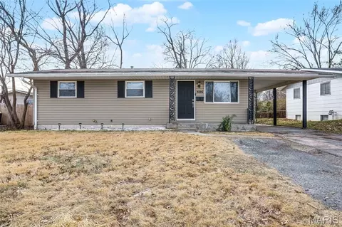 506 Dornoch Dr, Saint Louis, MO 63137