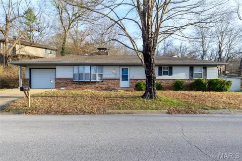 1401 Hull Valley Dr, Waynesville, MO 65583