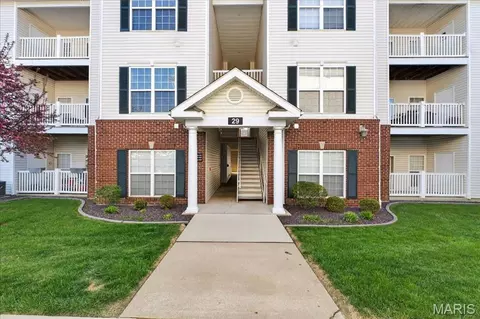 29 Kassebaum Ln #304, Saint Louis, MO 63129