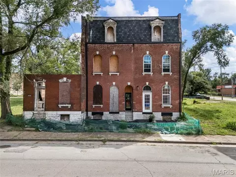 1512 Palm St, Saint Louis, MO 63107