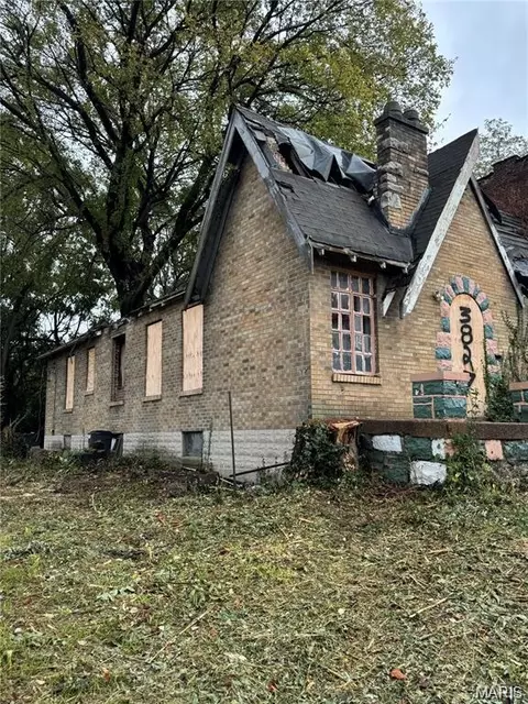 3827 Cook Ave, Saint Louis, MO 63113