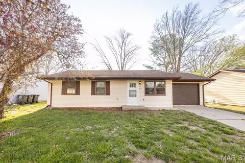 713 Beebe Dr, Mascoutah, IL 62258