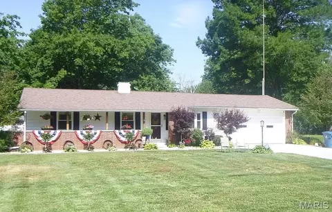 16 Edgewood Ln S, Centralia, IL 62801