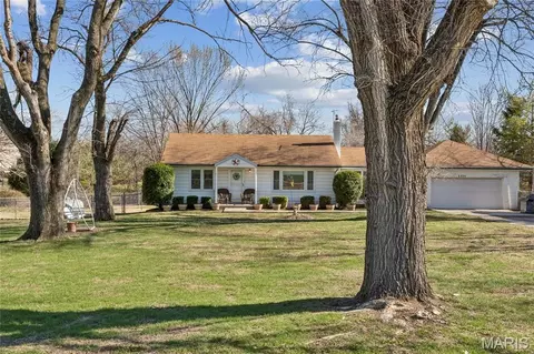 2275 Charbonier Rd, Florissant, MO 63031