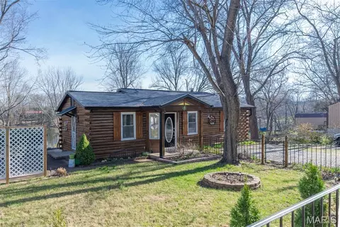 14729 Southlake Dr, De Soto, MO 63020