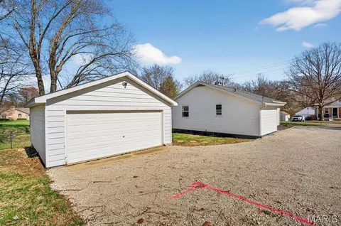 Exterior - 2707 E Main St, Belleville, IL 62221 photo 1 of 2