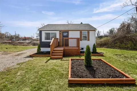 4132 Pontoon Rd, Granite City, IL 62040