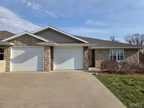 692 Hummingbird Ln, Hannibal, MO 63401