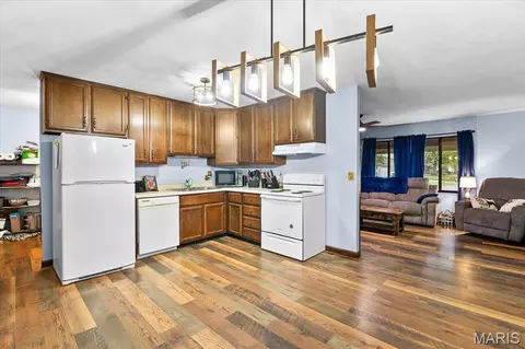 Kitchen - 607 Linden Ct, O'fallon, IL 62269 photo 2 of 2