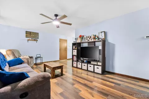 Living - 607 Linden Ct, O'fallon, IL 62269 photo 1 of 1