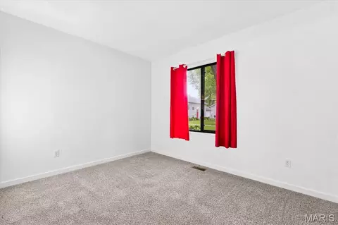 Bedroom - 607 Linden Ct, O'fallon, IL 62269 photo 3 of 4