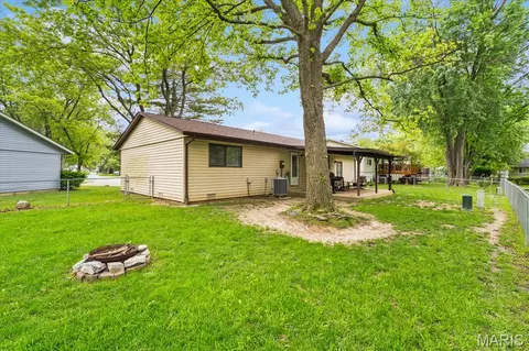 Exterior - 607 Linden Ct, O'fallon, IL 62269 photo 3 of 5