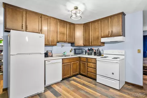 Kitchen - 607 Linden Ct, O'fallon, IL 62269 photo 1 of 2