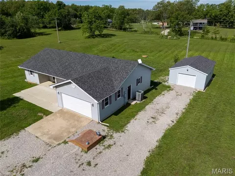 30421 Peach Blossom Ln, Lebanon, MO 65536