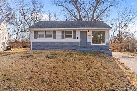 10500 Prestwick Dr, Saint Louis, MO 63137
