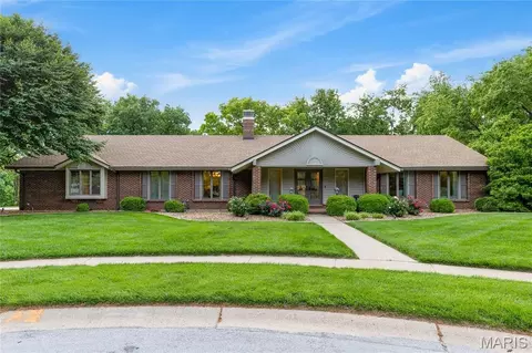 3736 Runnymede Dr, Saint Charles, MO 63301