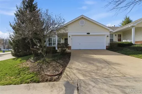 11328 Ashton Wood Ln, Maryland Heights, MO 63043