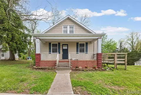 902 Spring St, Evansville, IL 62242