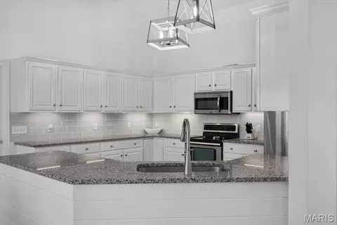 Kitchen - 2707 Post Meadows Dr, O'fallon, MO 63368 photo 4 of 4