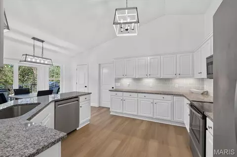 Kitchen - 2707 Post Meadows Dr, O'fallon, MO 63368 photo 3 of 4