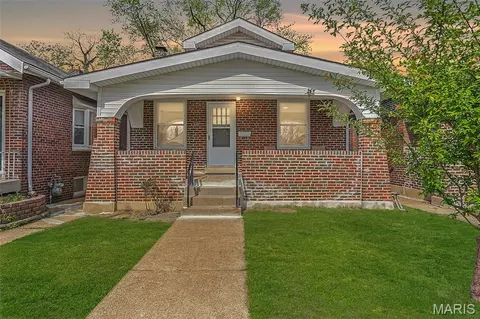 2225 Richert Pl, Saint Louis, MO 63143