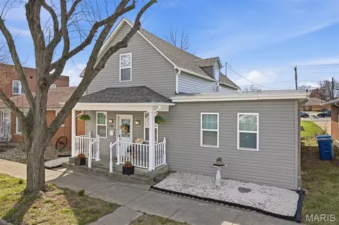 1208 Main St, Highland, IL 62249