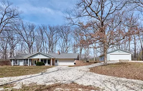 197 White Oak Trl, Winfield, MO 63389