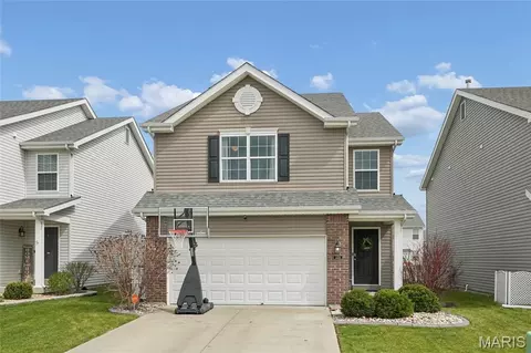 3329 Charlestowne Crossing Dr, Saint Charles, MO 63301