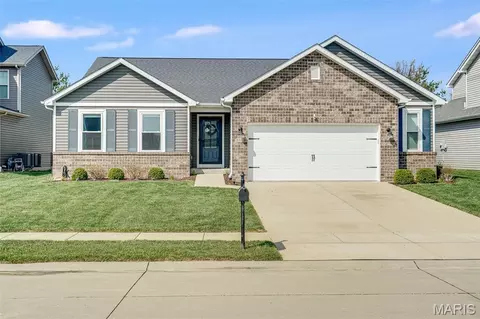 860 Bridgeway Dr, O'fallon, IL 62269
