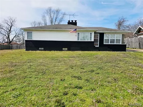406 N Commercial St, Crocker, MO 65452